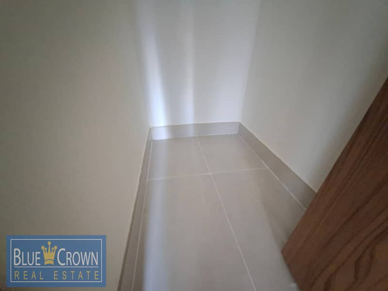 Superb View:Prime Location:Maid's Room:Near Metro - Image 18