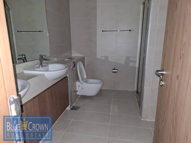 Superb View:Prime Location:Maid's Room:Near Metro - Image 23