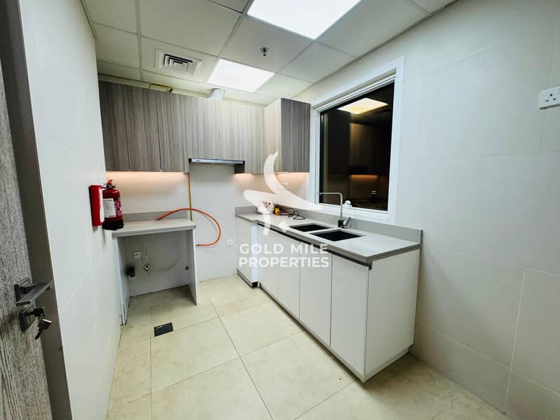Elegant 2 Bedroom with Rooftop Terrace - Spacious Layout - Pool & GYM - Image 7
