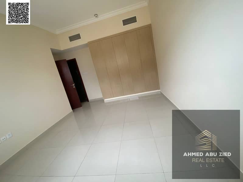 Luxury **first-tenant apartment** with a master bedroom, spacious living room, equipped kitchen, and **2 bathrooms**. Close to **Al Qabail Markets**,