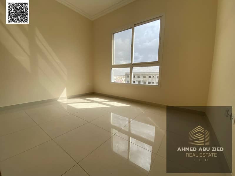 Luxury **first-tenant apartment** with **2 master bedrooms**, very spacious living room, equipped kitchen, and **3 bathrooms**. Close to **Al Qabail M