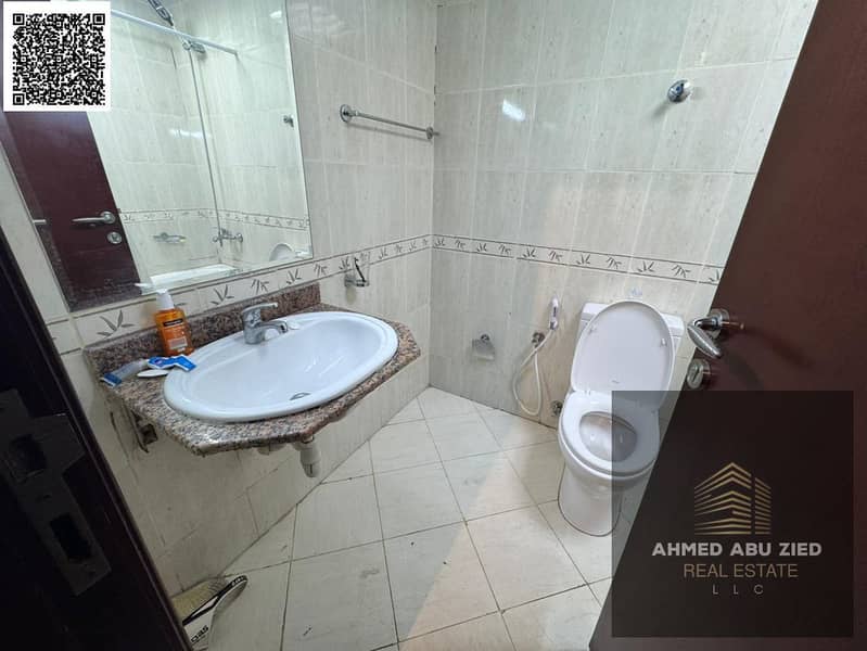 Luxury apartment for rent with master bedroom, spacious living room, equipped kitchen, 2 bathrooms, full maintenance by owner, near services and trans