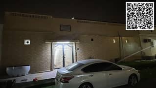 للبيع بيت في الشارقة – منطقة القادسية 4 غرف نوم 3 حمامات مطبخ ستور (مخزن) حوش واسع جداً مساحة الأرض: 2,500 قدم مربع