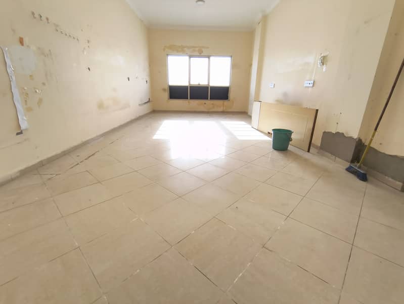 BIG SIZE ON ROAD BUILDING 2 BEDROOM HALL CLOSE TO SCHOOLS FOR FAMILY ONLY READY TO MOVE 45K 4 CHEQUES ONLY