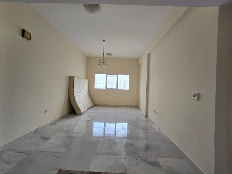 Master bedroom and living room in Al-Na'imah 1, near Julfa Bridge and Al-Hikma School. Built-in wardrobes.