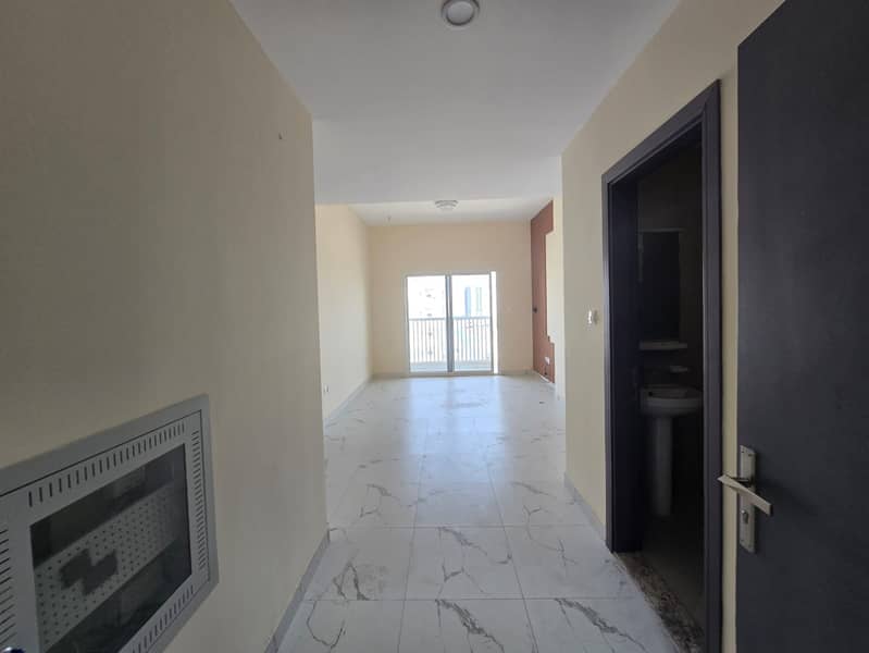 BHK Apartment – Second Tenant in Al Jurf 3, Ajman A great opportunity to live in a modern apartment in a lively location close to all services.