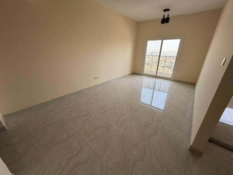 1bhk For annual rent in Al Jurf 3, Ajman, , prime location near the Chinese market, one bedroom and living room, two bathrooms and balcony,
