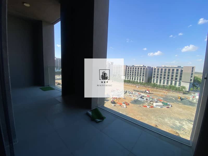 Spacious luxurious 1 bedroom 2 bathrooms with balcony