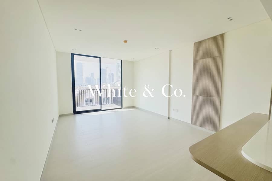 Modern Living|Balcony|Bright and Spacious Modern Living|Balcony|Bright and Spacious