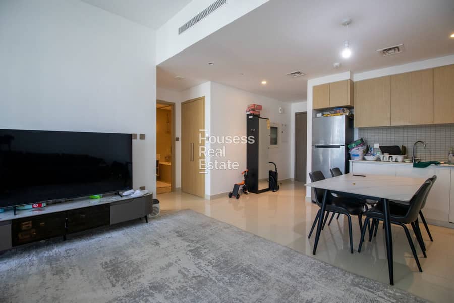 Luxurious Living | Prime Location | Vacant