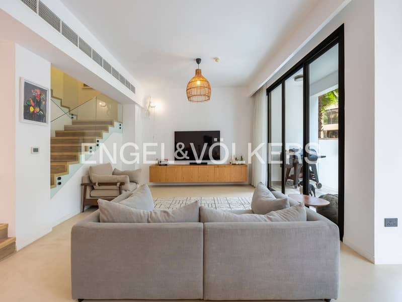Upgraded | Skyline Views | Vacant On Transfer Upgraded | Skyline Views | Vacant On Transfer
