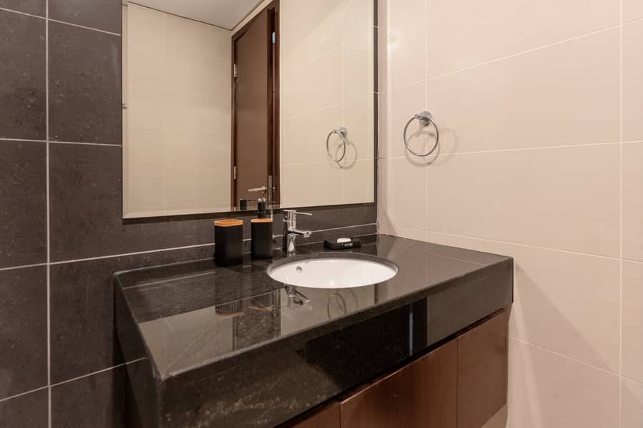 8 1 Bdr Marina Square-20. jpg