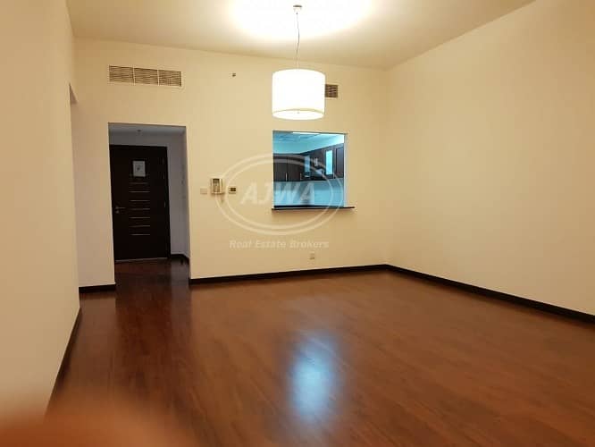2 BR+Maid's | Green Lakes | Front of Metro