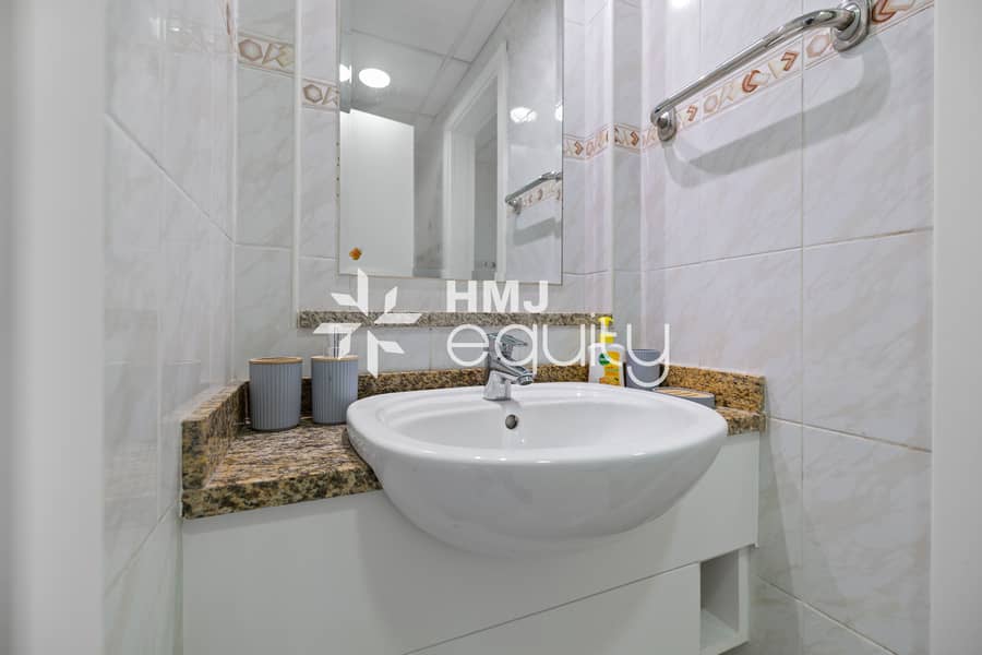 44 R6M23683. jpg
