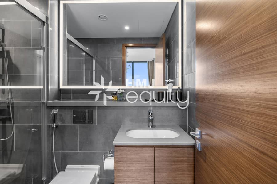 24 R6M25129. jpg