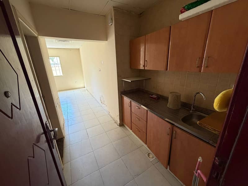 An unmissable opportunity to live in a very spacious ground-floor studio apartment with a practical design that offers high comfort and privacy.