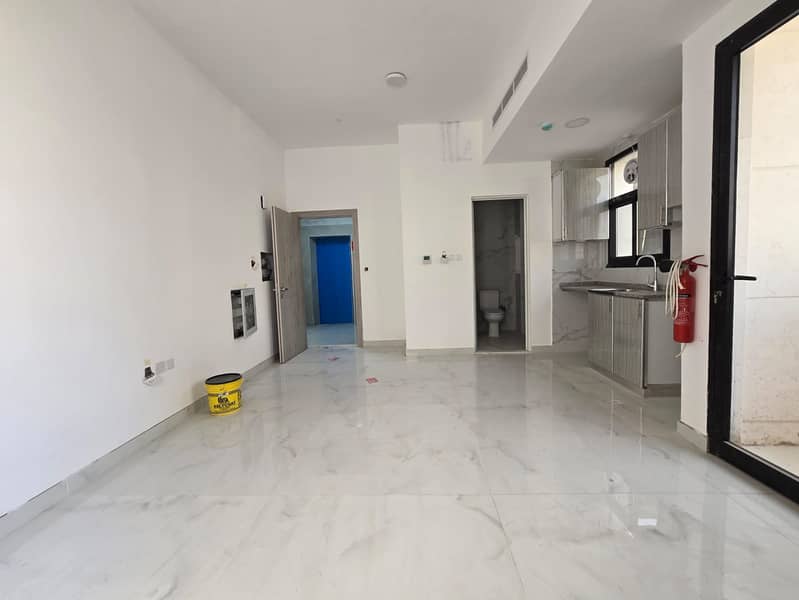 Al Alia Studio boasts a prime location close to all services and offers easy access to the Dubai and Sharjah highways.