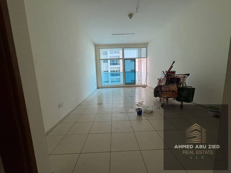 Luxurious, very large master bedroom | Spacious living room | Open-plan American kitchen | Balcony with an open view | 2 bathrooms | Built-in wardrobe