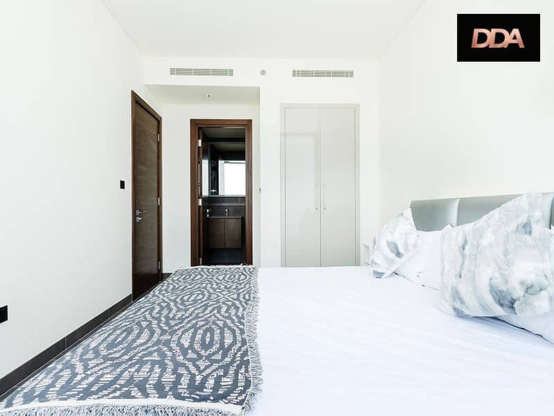 9 010_Crest. jpg