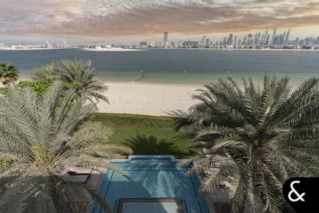 5 Bedroom Apartment for Sale in Palm Jumeirah, Dubai - Renovated | Beachfront | Vacant | Elevator