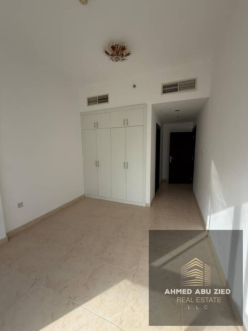 Built-in wardrobes | Central air conditioning | Balcony with open views | 3 bedrooms | Large living room | 3 bathrooms | Excellent finishing | Prime l