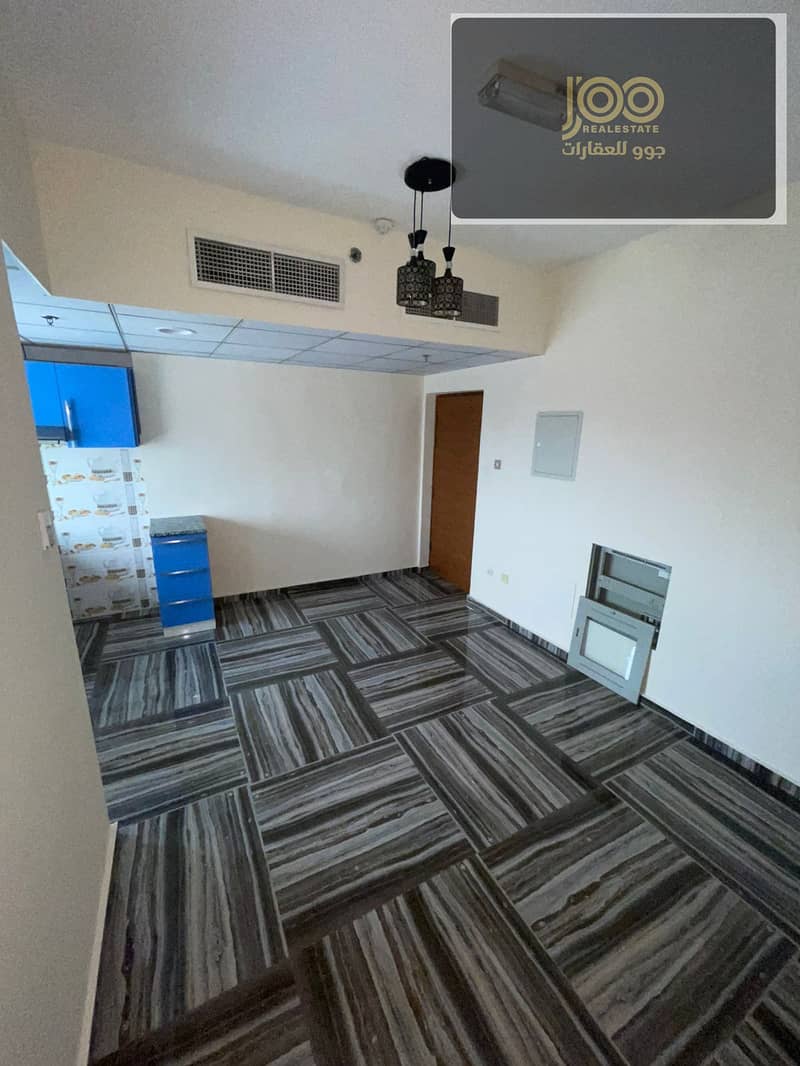 Spacious studio in Al Nuaimiya 3 on Khalifa St with parking. Near bus station, prime location, great price.