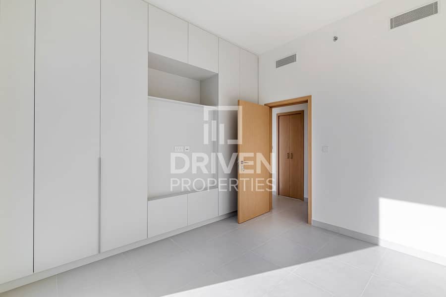 Prime Bright Unit | Desirable Location | Vacant