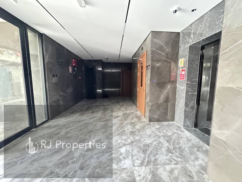 Modran style unique finishing 2bhk with waderobe balcony both Master bedroom parking only jest 70k