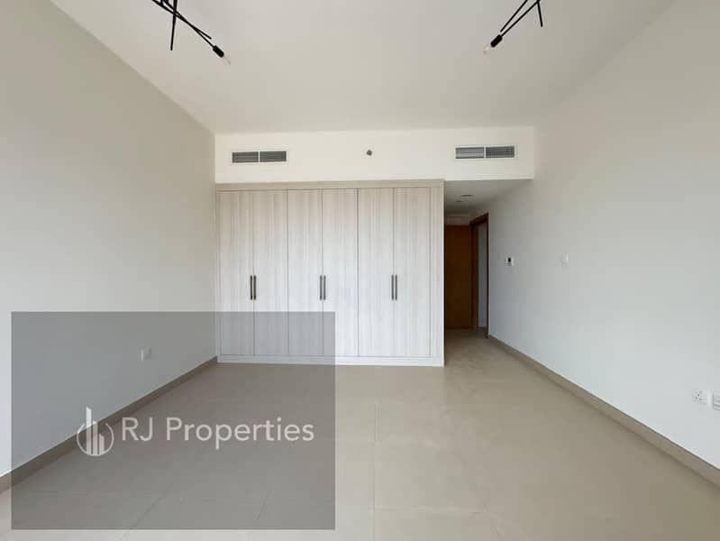 Modran style bigger 2bhk with Maid room /waderobe/Both Master Bed Room/parking/balcony open view only 85k