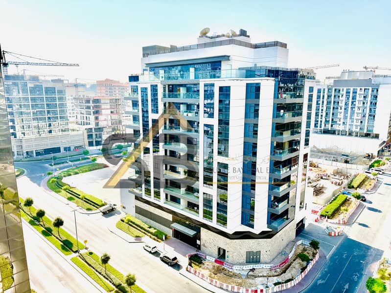 Semi-Furnished 2BHK|Fully Equipped Kitchen|Close to World trade Metro|