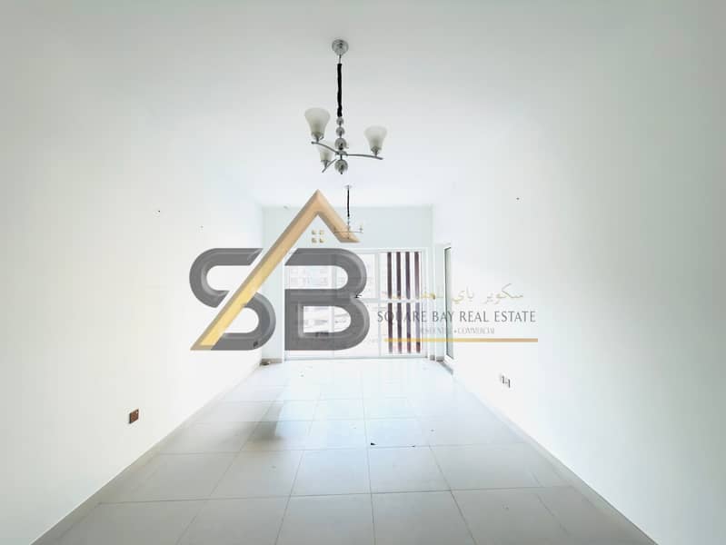 Semi-Furnished 2BHK|Fully Equipped Kitchen|Close to World trade Metro|