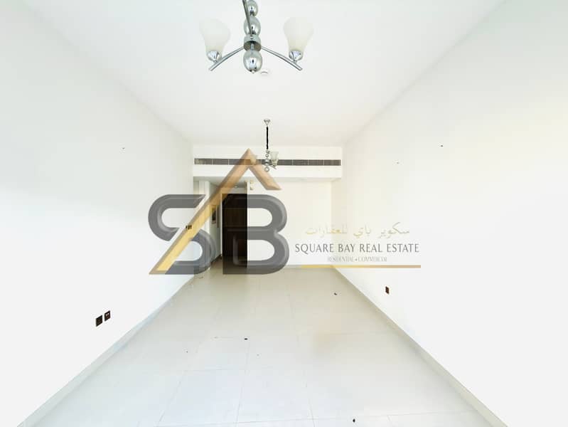 Semi-Furnished 2BHK|Fully Equipped Kitchen|Close to World trade Metro|