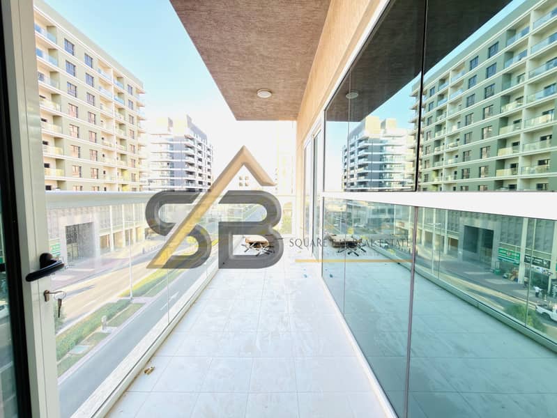 Semi-Furnished 2BHK|Fully Equipped Kitchen|Close to World trade Metro|