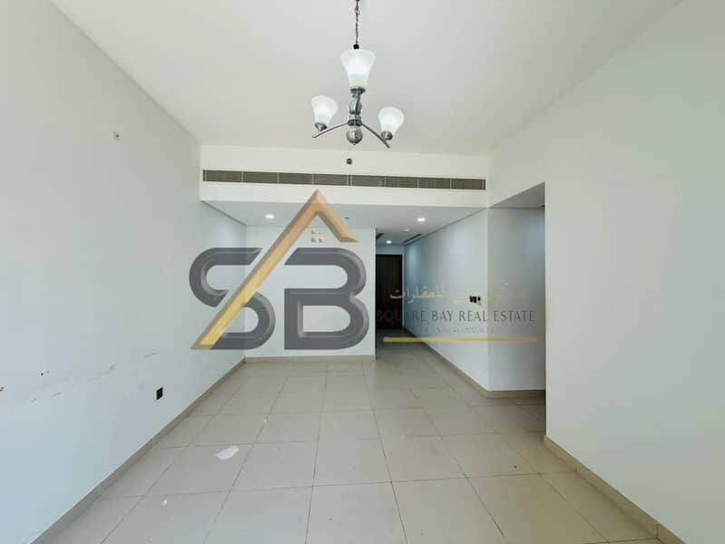 Semi-Furnished 2BHK|Fully Equipped Kitchen|Close to World trade metro|