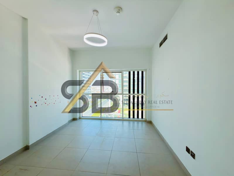 Semi-Furnished 2BHK|Fully Equipped Kitchen|Close to World trade metro|