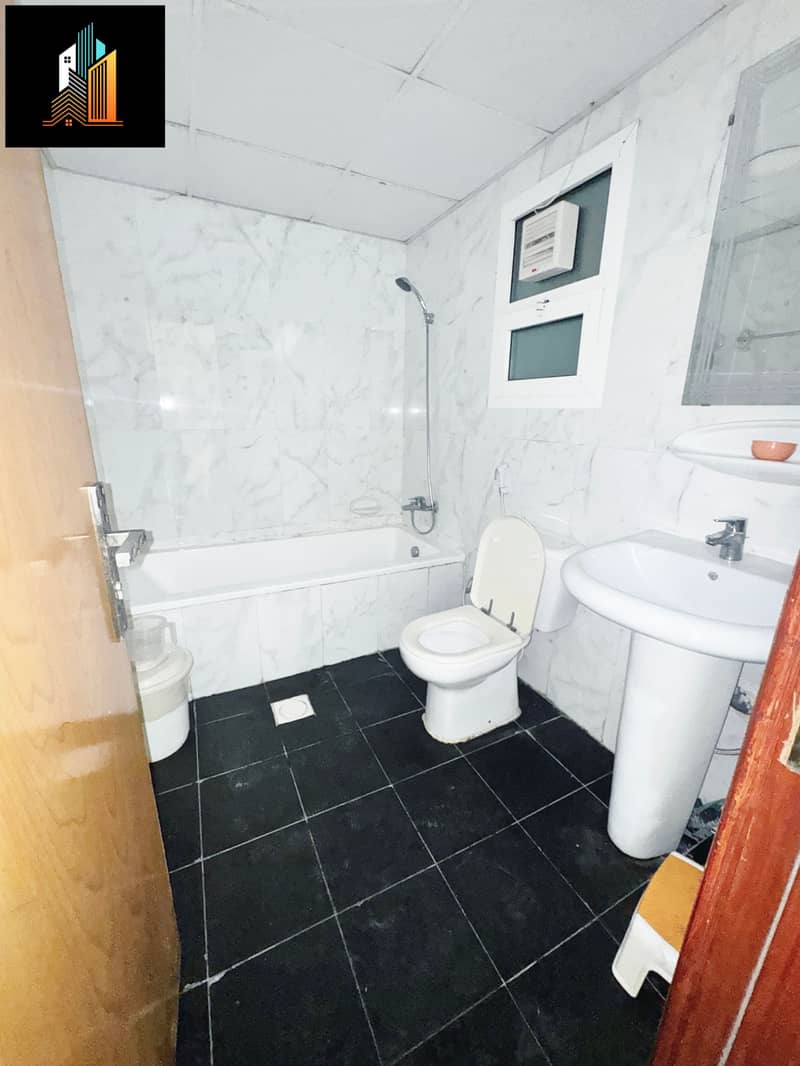 NO DEPOSIT/VERY CLEAN 1BHK+BALCONY NEAR TO PARK AND BUS STATION