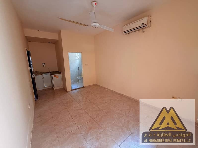 Studio for Annual Rent in Al Mowaihat, Ajman – Semi-Separate Kitchen, Affordable Price