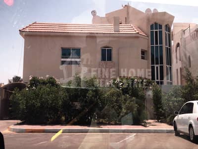 5 habitaciones Villa Compound para en Venta en Hadbat Al Zaafran, Abu Dhabi - Complejo de villas en Hadbat Al Zaafran, 5 dormitorios, 5200000 AED - 14689917