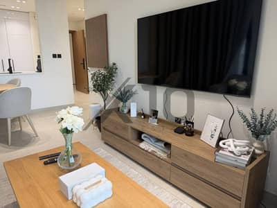 2 Bedroom Flat for Rent in Jumeirah Village Circle (JVC), Dubai - Modern 2-Bed in Binghatti Onyx | Community Views