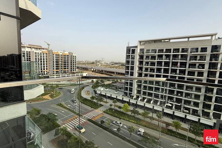 Prime Location| With Bolcony| Corner Unit Prime Location| With Bolcony| Corner Unit