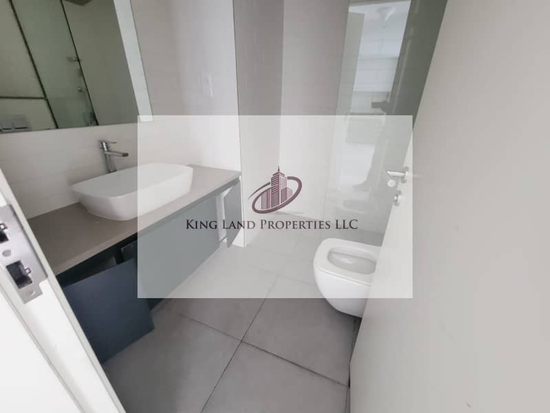 4 807a5586-86bf-471d-8aa4-19a8e9f8bc26. jpg