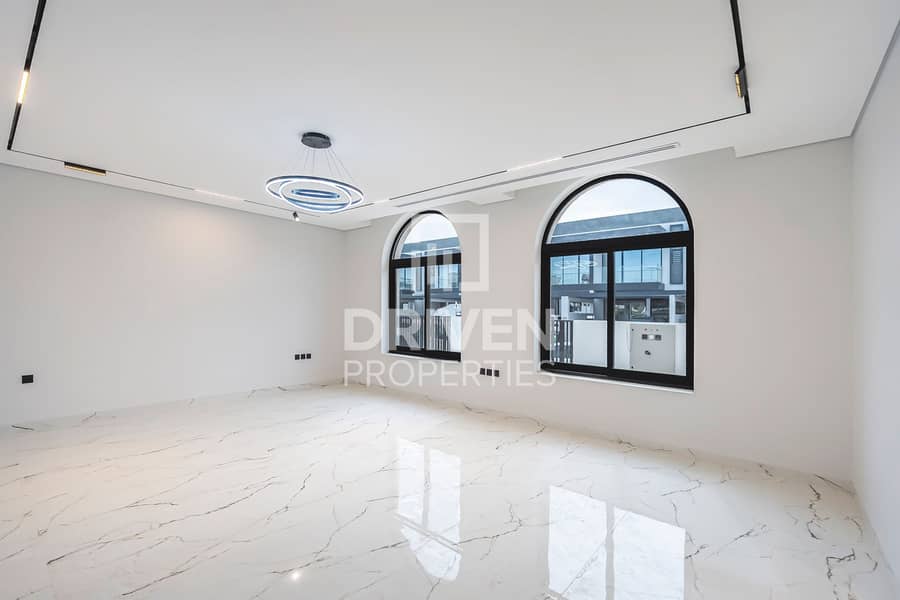 Modern and Spacious Custom Villa | Great Location Modern and Spacious Custom Villa | Great Location