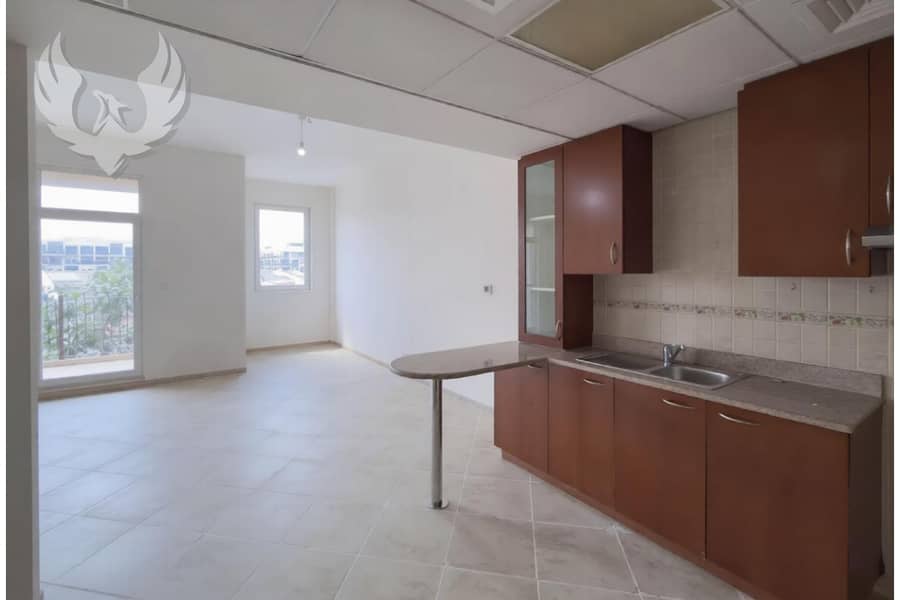 Best Price, Vacant, Large Bright Studio, Balcony