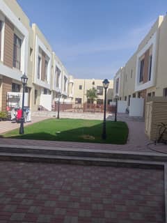 فيلا واسعة للإيجار في مردف، دبي، تتكون من 3 غرف نوم وصالة وغرفة للخادمة، بسعر 135 ألف روبية فقط.