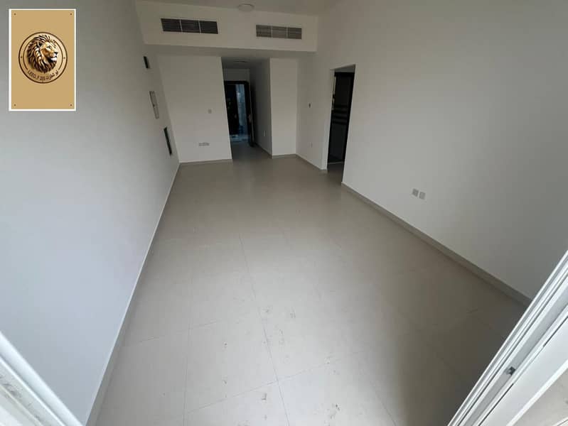 For Rent in Ajman - Al Muwaihat 3 On a main road - Prime strategic location One-bedroom apartment with a living room and excellent features: Bedroo