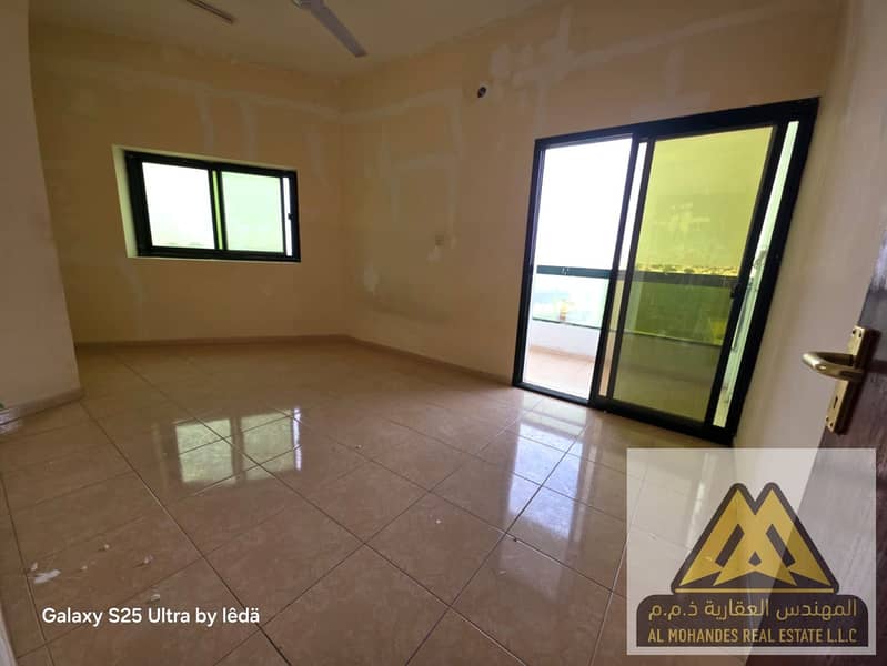 Two-bedroom apartment with a living room and open view of the creek, opposite the fish market, for 32,000 – an unmissable opportunity.