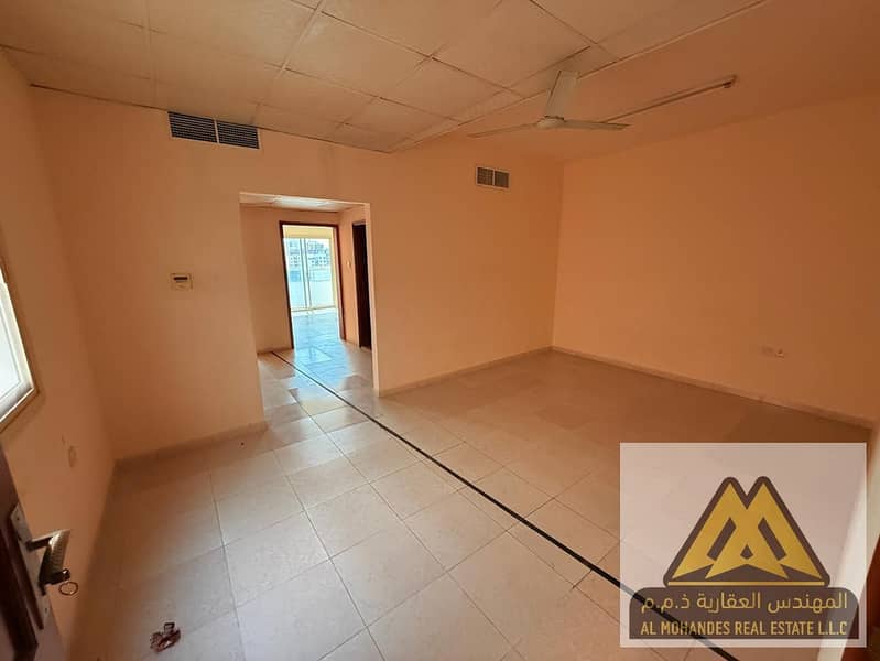 At an excellent price, suitable for everyone, with free maintenance from the owner. Excellent finishing. Prime location.