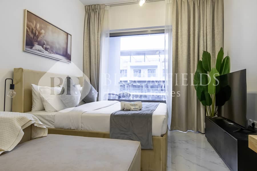 4 Bed - Livingroom 1. jpg
