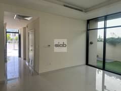 3-Bedroom Townhouse | L-Shaped Garden | Vacant