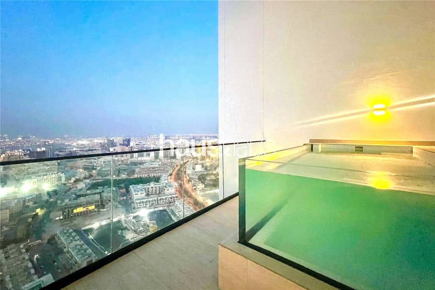 Top Floor | Private Pool | Skyline Views Top Floor | Private Pool | Skyline Views